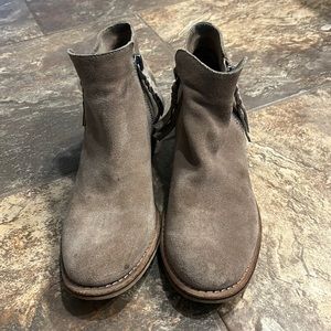 Dolce vita size 9.5 women’s ankle boots.